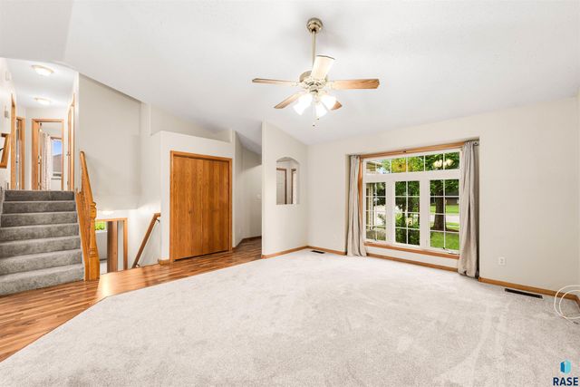 5101 S Woodwind Ave Avenue, Sioux Falls, SD 57108