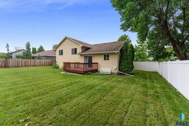 5101 S Woodwind Ave Avenue, Sioux Falls, SD 57108