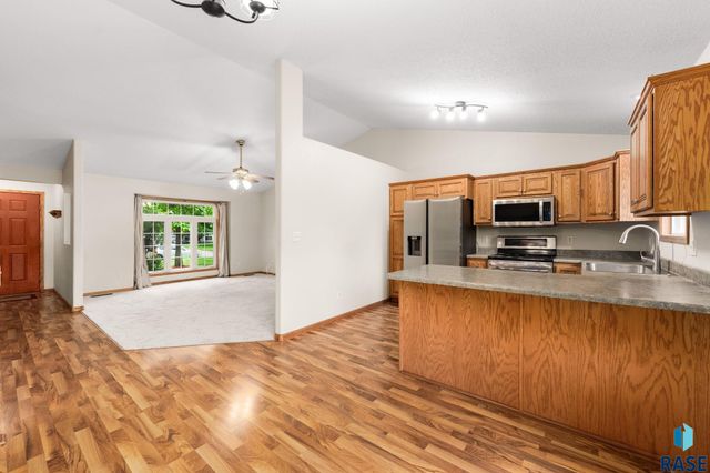 5101 S Woodwind Ave Avenue, Sioux Falls, SD 57108