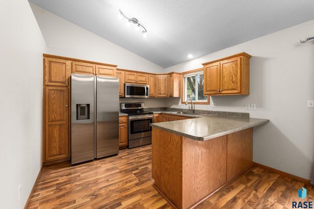 5101 S Woodwind Ave Avenue, Sioux Falls, SD 57108