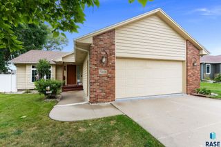 5101 S Woodwind Ave Avenue, Sioux Falls, SD 57108