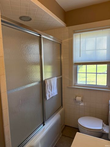 1989 W Division Road, Jasper, IN 47546