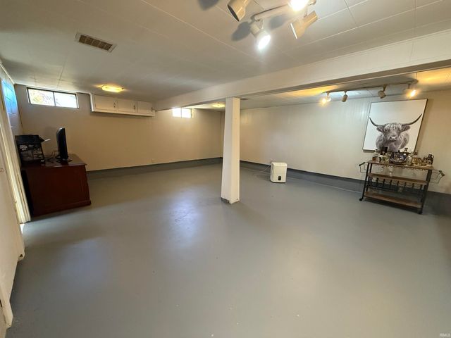 1989 W Division Road, Jasper, IN 47546