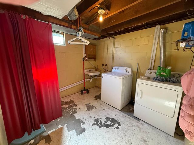 1989 W Division Road, Jasper, IN 47546