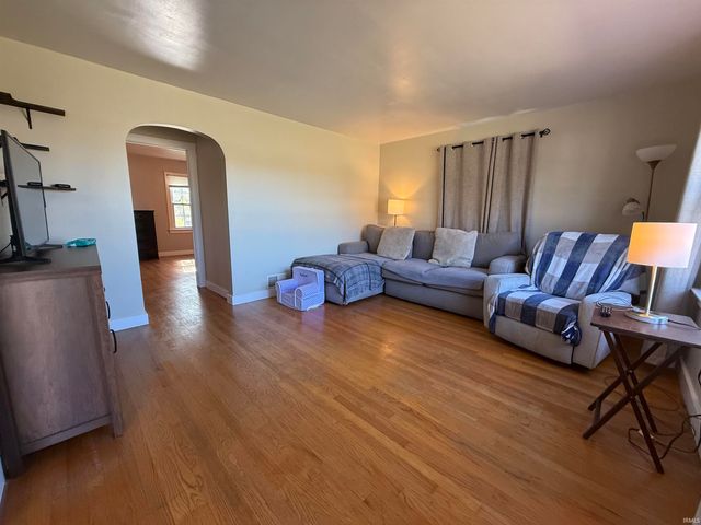 1989 W Division Road, Jasper, IN 47546