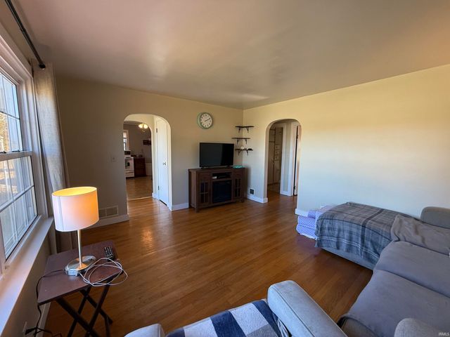 1989 W Division Road, Jasper, IN 47546