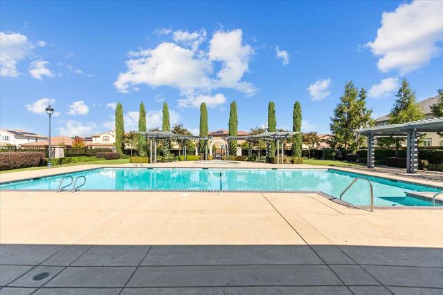 647 Chagall Ln, Stockton, CA 95209