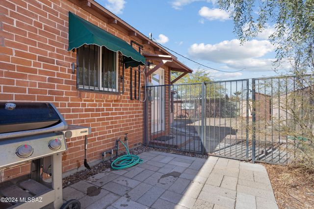 2821 E Waverly Street, Tucson, AZ 85716