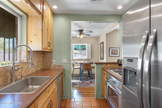 2821 E Waverly Street, Tucson, AZ 85716