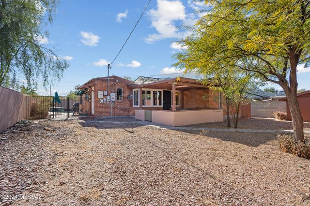 2821 E Waverly Street, Tucson, AZ 85716