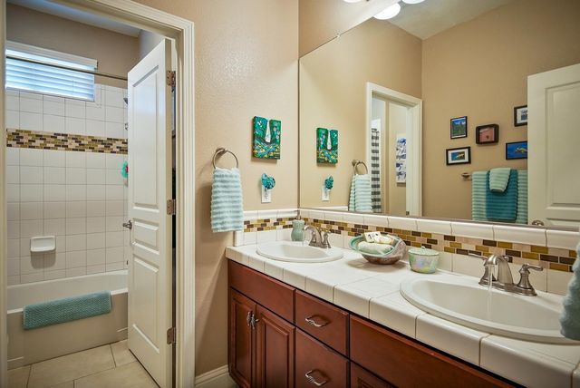 2385 Giannoni Way, Lodi, CA 95242