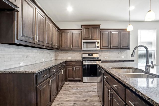525 Lindisfarne Lane, Saginaw, TX 76131