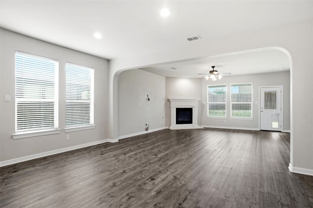 525 Lindisfarne Lane, Saginaw, TX 76131