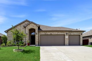 525 Lindisfarne Lane, Saginaw, TX 76131