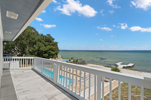 5 Country Club Road, Shalimar, FL 32579