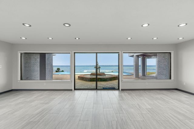 5 Country Club Road, Shalimar, FL 32579