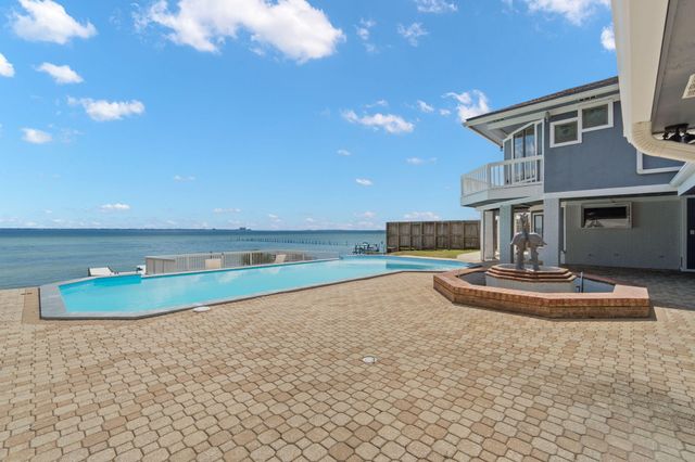 5 Country Club Road, Shalimar, FL 32579