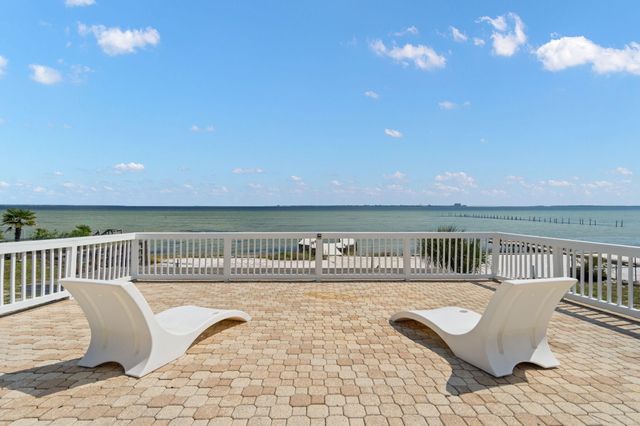 5 Country Club Road, Shalimar, FL 32579