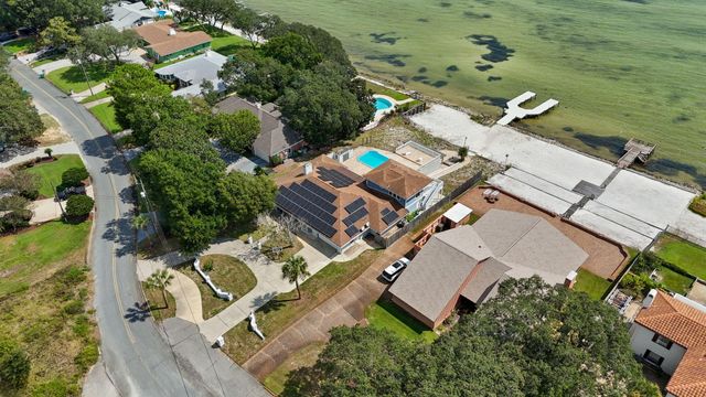 5 Country Club Road, Shalimar, FL 32579