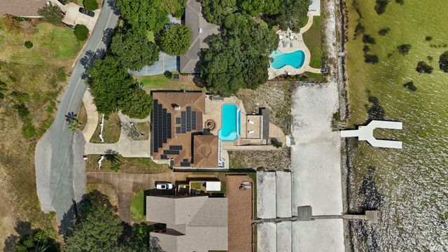 5 Country Club Road, Shalimar, FL 32579