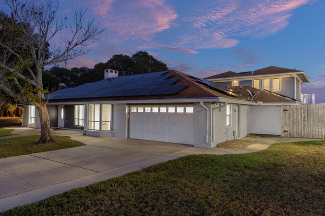 5 Country Club Road, Shalimar, FL 32579