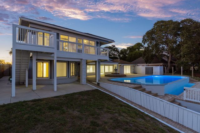 5 Country Club Road, Shalimar, FL 32579