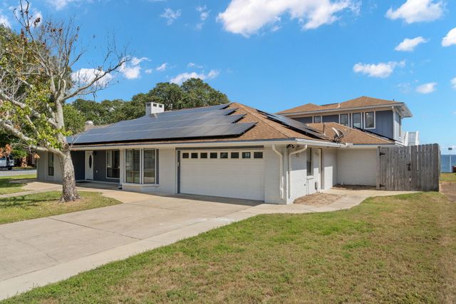 5 Country Club Road, Shalimar, FL 32579