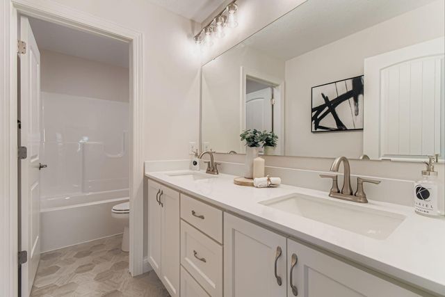 13722 Arrowhead Way, Rosemount, MN 55068