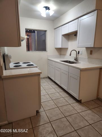 2843 E 17th St Apt 4, Tucson, AZ 85716