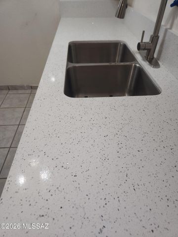 2843 E 17th St Apt 4, Tucson, AZ 85716