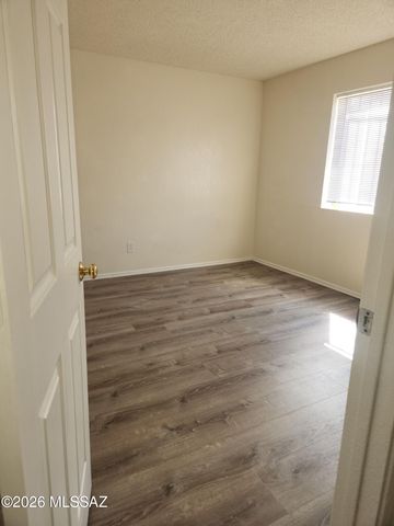 2843 E 17th St Apt 4, Tucson, AZ 85716