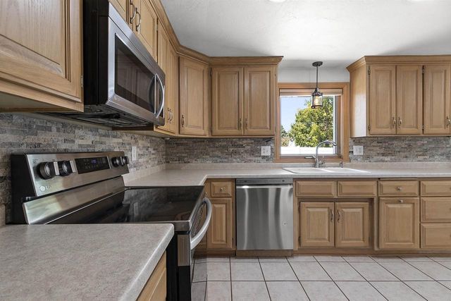 1436 CRESTWOOD DRIVE, Green Bay, WI 54313