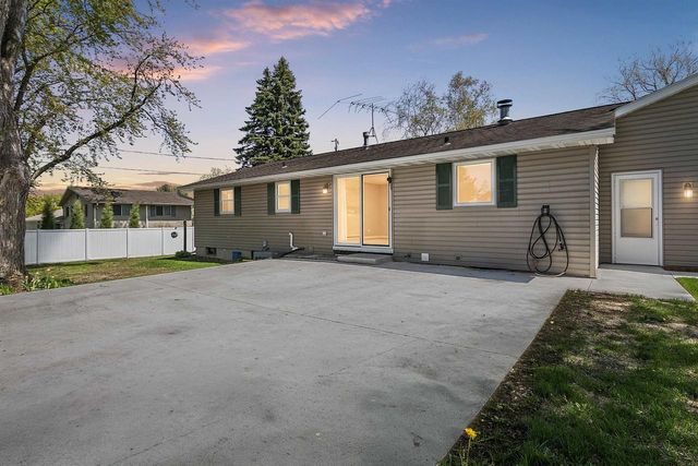 1436 CRESTWOOD DRIVE, Green Bay, WI 54313