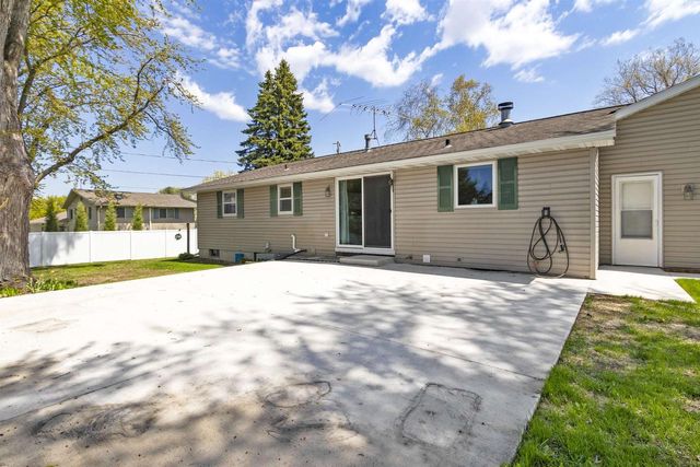 1436 CRESTWOOD DRIVE, Green Bay, WI 54313