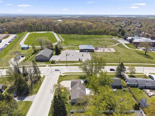 1436 CRESTWOOD DRIVE, Green Bay, WI 54313