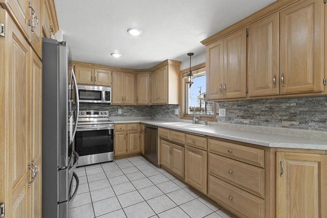 1436 CRESTWOOD DRIVE, Green Bay, WI 54313