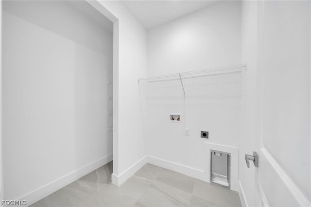 2204 NE 14th PL, Cape Coral, FL 33909