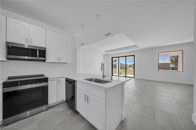 2204 NE 14th PL, Cape Coral, FL 33909