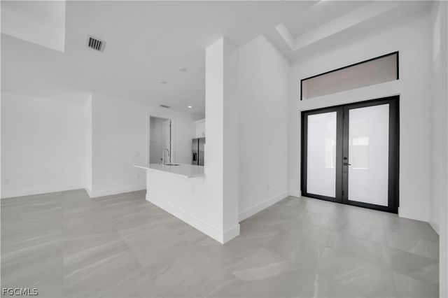 2204 NE 14th PL, Cape Coral, FL 33909