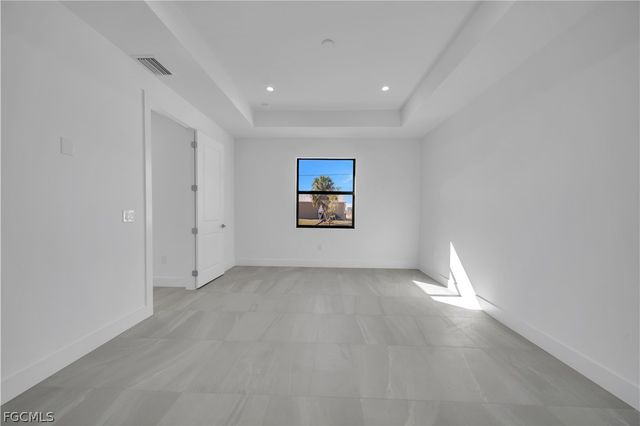 2204 NE 14th PL, Cape Coral, FL 33909