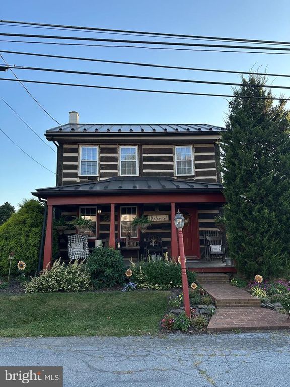 16 MAIN ST, Womelsdorf, PA 19567