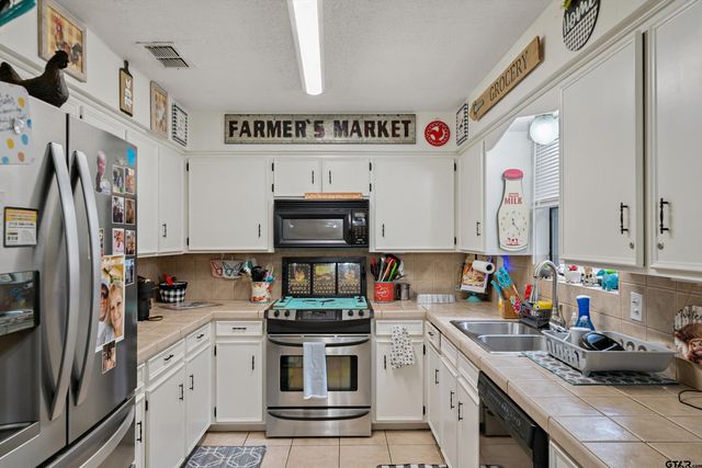 120 Rainbow Cove, Holly Lake Ranch, TX 75765