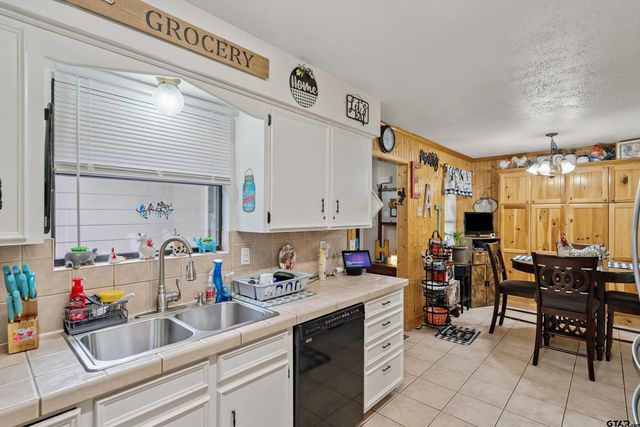 120 Rainbow Cove, Holly Lake Ranch, TX 75765