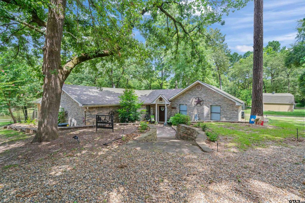 120 Rainbow Cove, Holly Lake Ranch, TX 75765