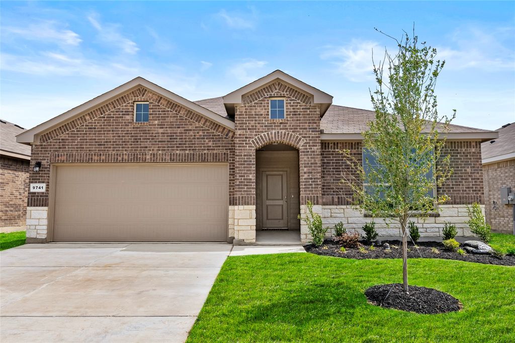 9741 Mcclane Farm Drive, Crowley, TX 76036