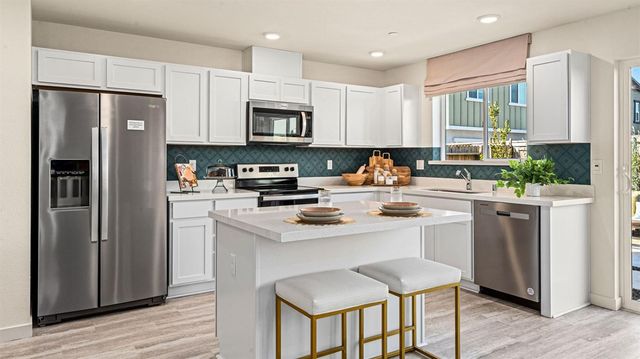 8064 Whippersnapper Way, Roseville, CA 95747