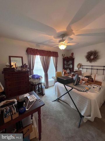 8 MADELEINE DR, Myerstown, PA 17067