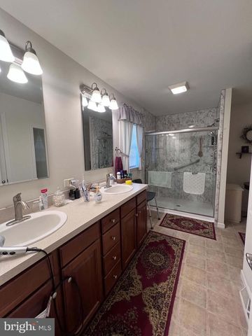 8 MADELEINE DR, Myerstown, PA 17067