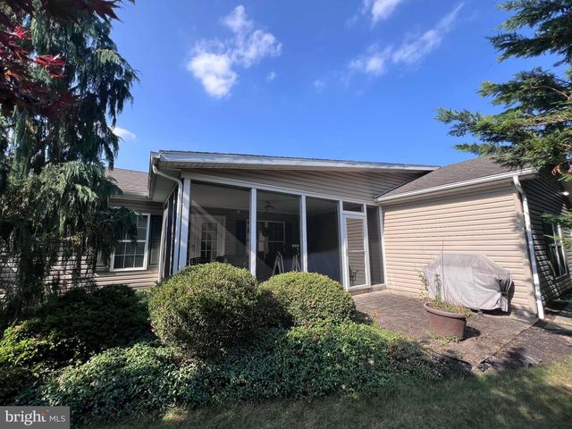 8 MADELEINE DR, Myerstown, PA 17067