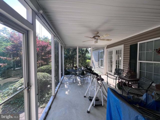 8 MADELEINE DR, Myerstown, PA 17067